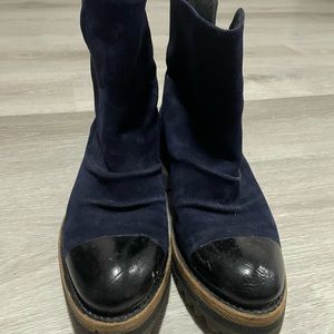 Stephen Venezia ankle boots, navy, size 8